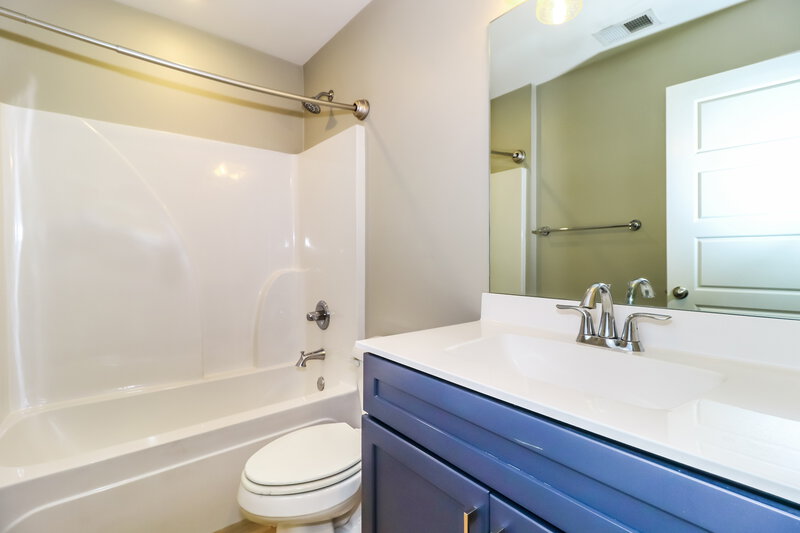 2,195/Mo, 3835 Dawnwood Cir W Southaven, MS 38672 Bathroom View