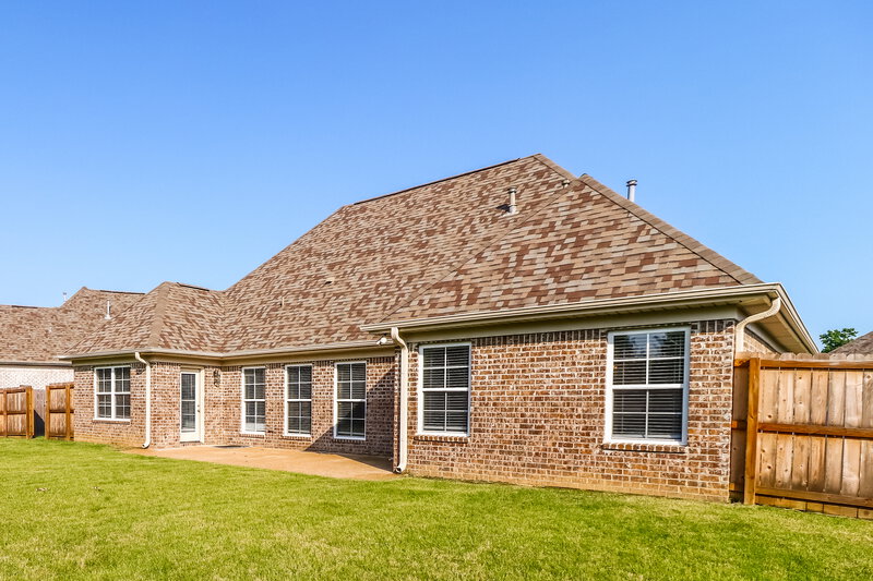 2,195/Mo, 3835 Dawnwood Cir W Southaven, MS 38672 Rear View