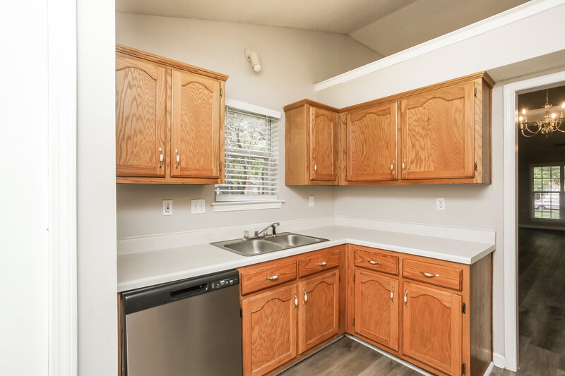 1,570/Mo, 923 Remington Cv Southaven, MS 38671 Kitchen View