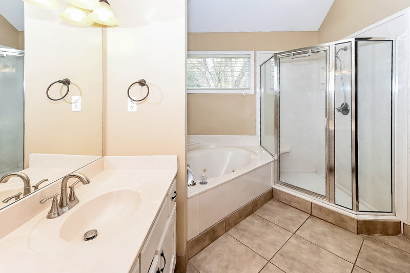 3,760/Mo, 6150 Morgan Dr Olive Branch, MS 38654 Main Bathroom View