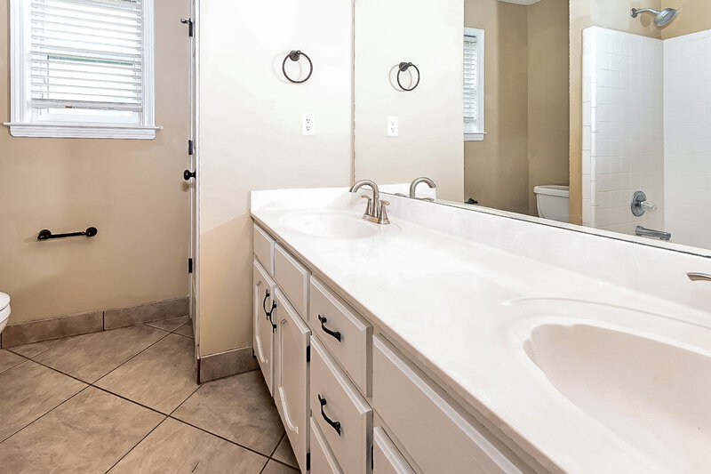 3,760/Mo, 6150 Morgan Dr Olive Branch, MS 38654 Bathroom View