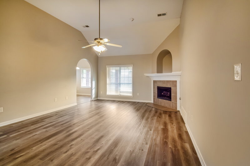 2,270/Mo, 52 Forked Creek Pkwy Hernando, MS 38632 Living Room View 2