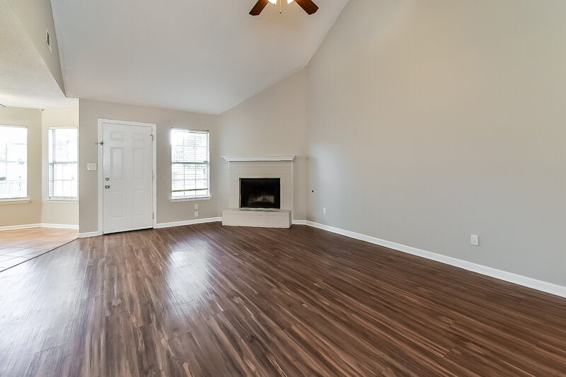 1,765/Mo, 7179 Raleigh Lagrange Rd Cordova, TN 38018 Living Room View 2