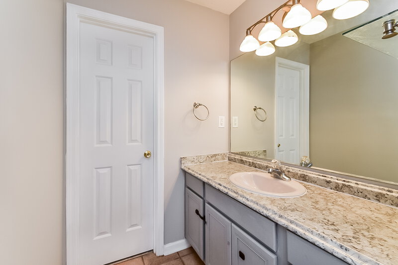 1,765/Mo, 7179 Raleigh Lagrange Rd Cordova, TN 38018 Main Bathroom View