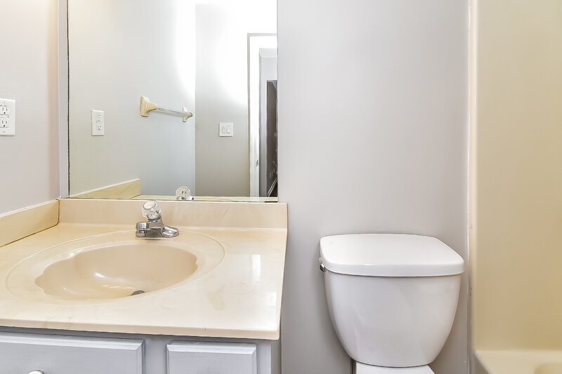 1,765/Mo, 7179 Raleigh Lagrange Rd Cordova, TN 38018 Bathroom View