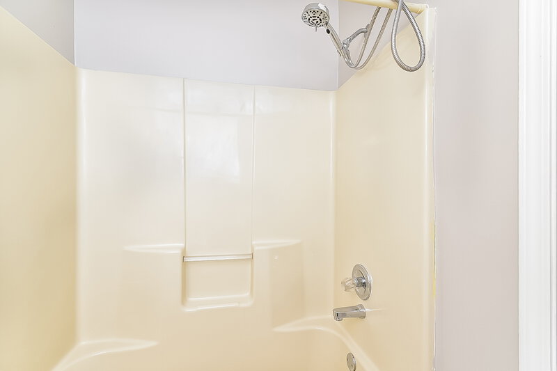 1,765/Mo, 7179 Raleigh Lagrange Rd Cordova, TN 38018 Bathroom View 2