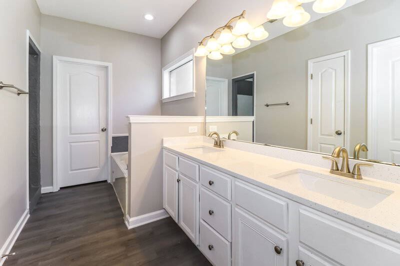2,285/Mo, 80 Whispering Creek Dr Oakland, TN 38060 Main Bathroom View