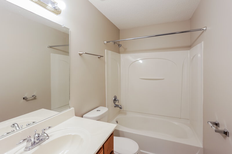 1,800/Mo, 8059 Delta Lakes Blvd Walls, MS 38680 Bathroom View