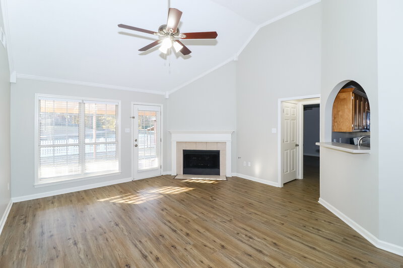 2,110/Mo, 215 Lakewood Dr Oakland, TN 38060 Living Room View