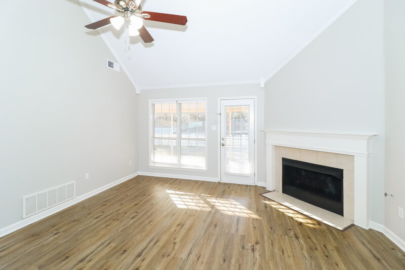 2,110/Mo, 215 Lakewood Dr Oakland, TN 38060 Living Room View 2