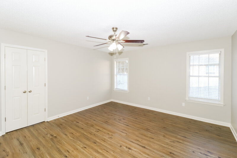 2,110/Mo, 215 Lakewood Dr Oakland, TN 38060 Main Bedroom View