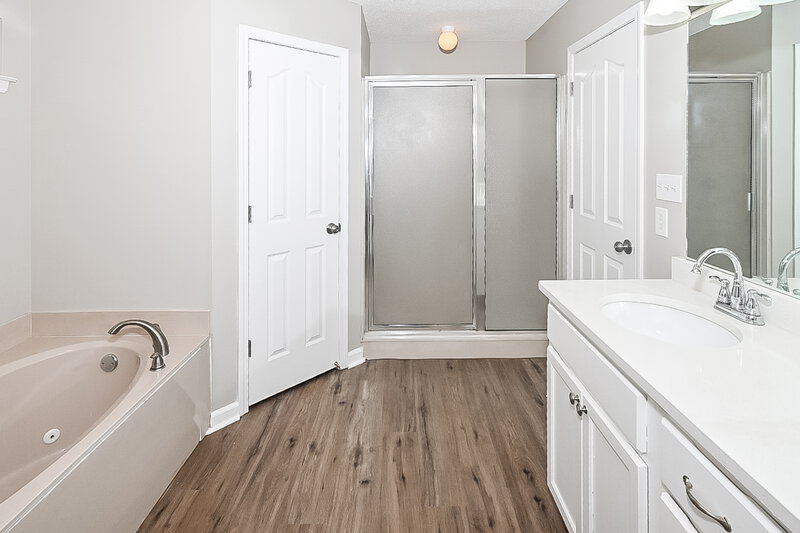 1,900/Mo, 2785 Pinnacle Dr Southaven, MS 38672 Main Bathroom View