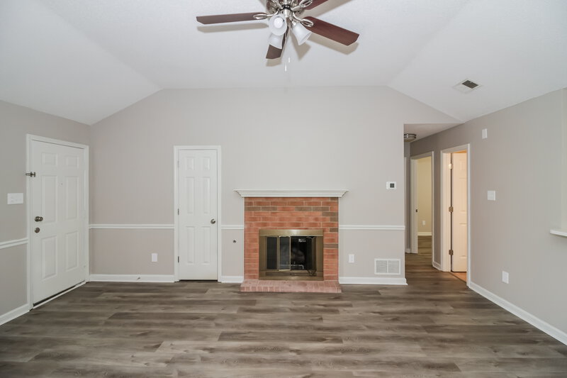 1,545/Mo, 6957 Raleigh Lagrange Rd Cordova, TN 38018 Living Room View 2