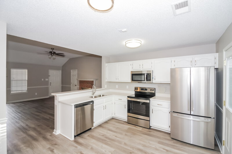 1,545/Mo, 6957 Raleigh Lagrange Rd Cordova, TN 38018 Kitchen View 2