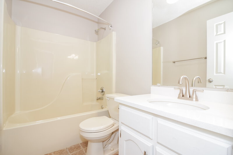 1,545/Mo, 6957 Raleigh Lagrange Rd Cordova, TN 38018 Bathroom View 2
