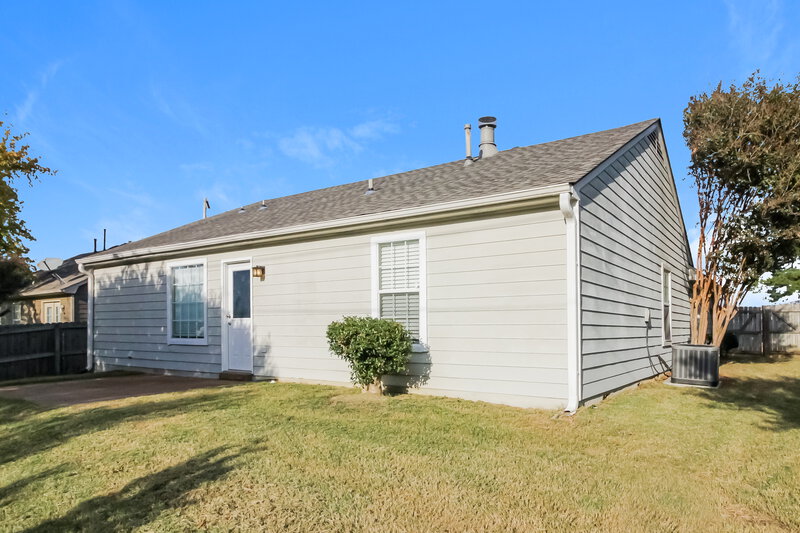 1,545/Mo, 6957 Raleigh Lagrange Rd Cordova, TN 38018 Rear View