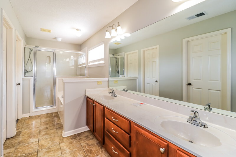 1,890/Mo, 10 Alex Cv Somerville, TN 38068 Main Bathroom View