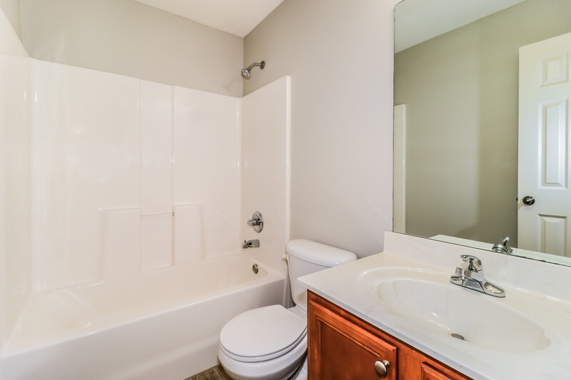 1,890/Mo, 10 Alex Cv Somerville, TN 38068 Bathroom View