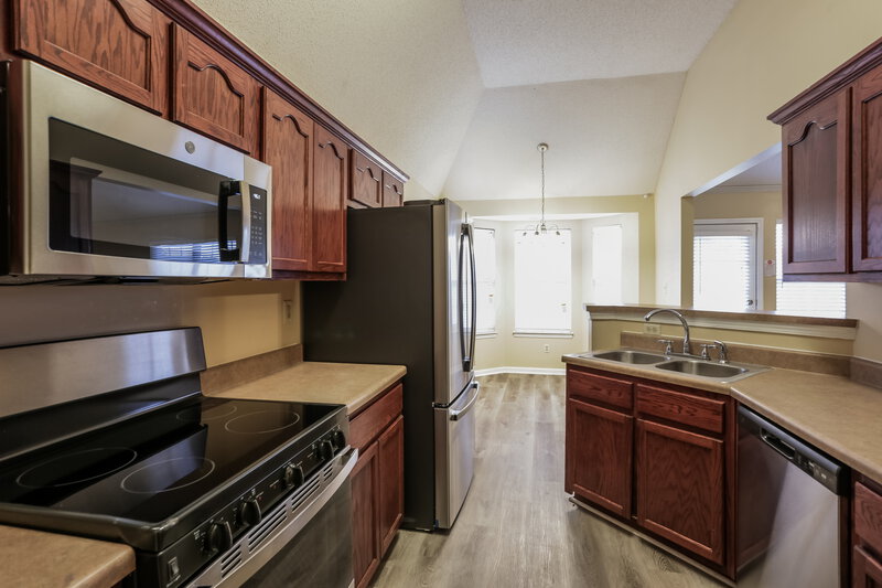 2,550/Mo, 4088 Carroll Dr W Horn Lake, MS 38637 Kitchen View 2