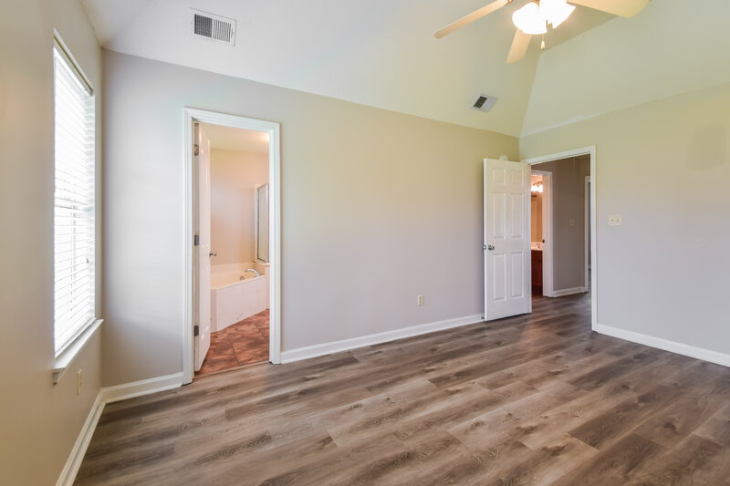 1,760/Mo, 4088 Carroll Dr W Horn Lake, MS 38637 Main Bedroom View 2
