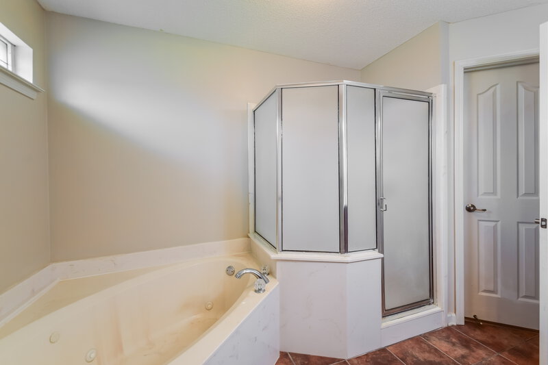 1,760/Mo, 4088 Carroll Dr W Horn Lake, MS 38637 Main Bathroom View