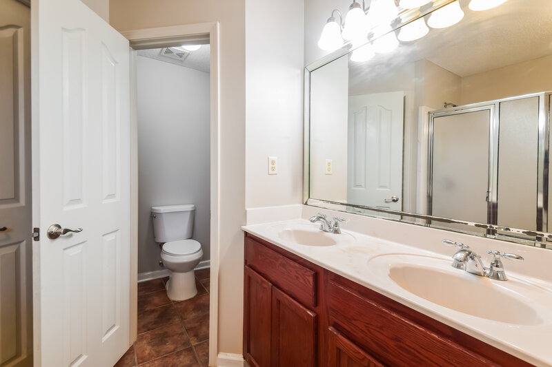 1,760/Mo, 4088 Carroll Dr W Horn Lake, MS 38637 Main Bathroom View 2