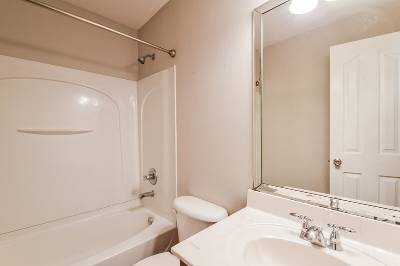 1,760/Mo, 4088 Carroll Dr W Horn Lake, MS 38637 Bathroom View