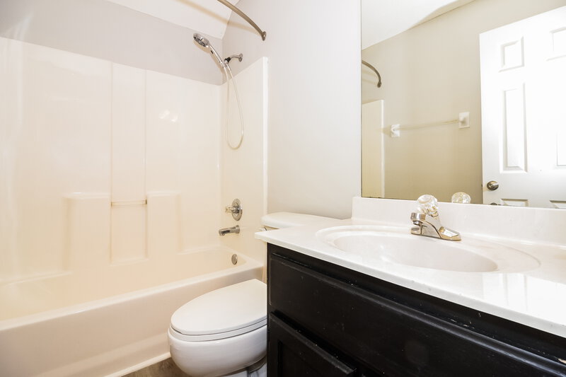 1,970/Mo, 5030 Baywood Dr Millington, TN 38053 Bathroom View