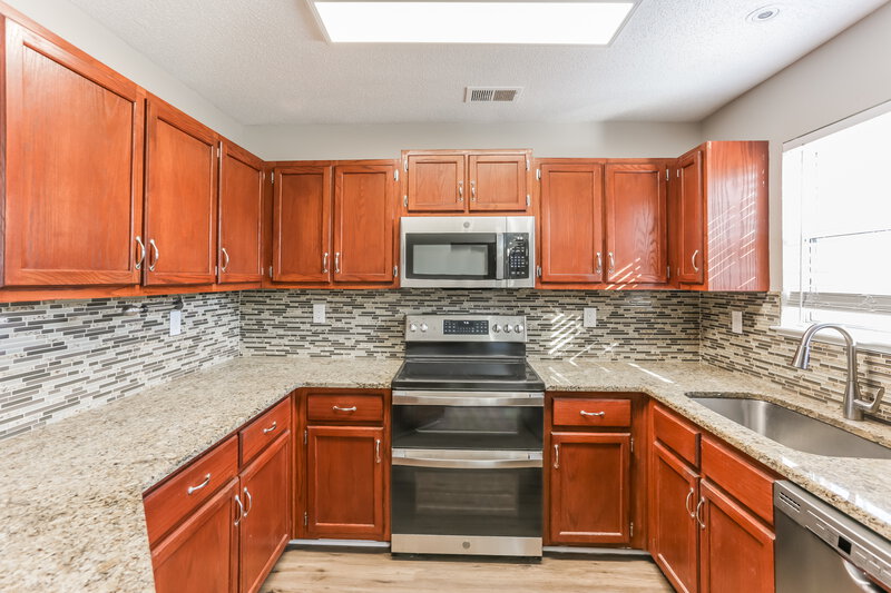1,640/Mo, 5820 Ridgetop Dr Horn Lake, MS 38637 Kitchen View