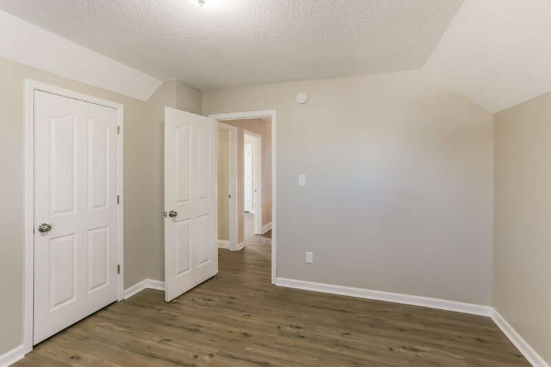 1,640/Mo, 5820 Ridgetop Dr Horn Lake, MS 38637 Main Bedroom View 2