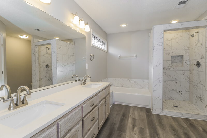 3,270/Mo, 9339 Chimneyrock Blvd Cordova, TN 38016 Main Bathroom View