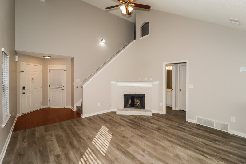1,905/Mo, 9137 Cinderhill Cv E Cordova, TN 38016 Living Room View 2