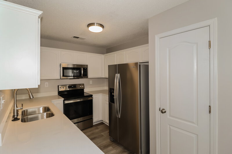 1,905/Mo, 9137 Cinderhill Cv E Cordova, TN 38016 Kitchen View 2