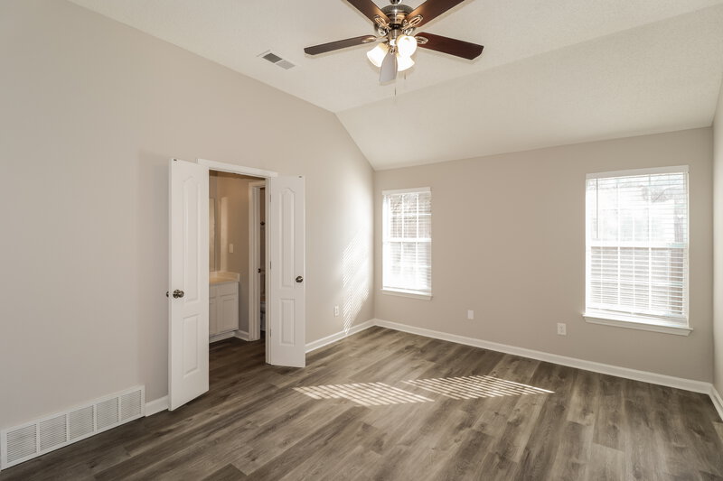 1,905/Mo, 9137 Cinderhill Cv E Cordova, TN 38016 Main Bedroom View