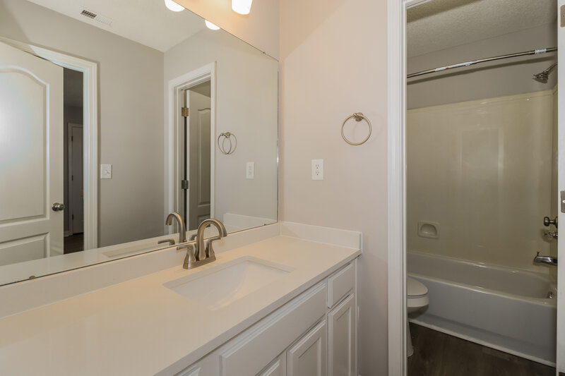 1,905/Mo, 9137 Cinderhill Cv E Cordova, TN 38016 Main Bathroom View