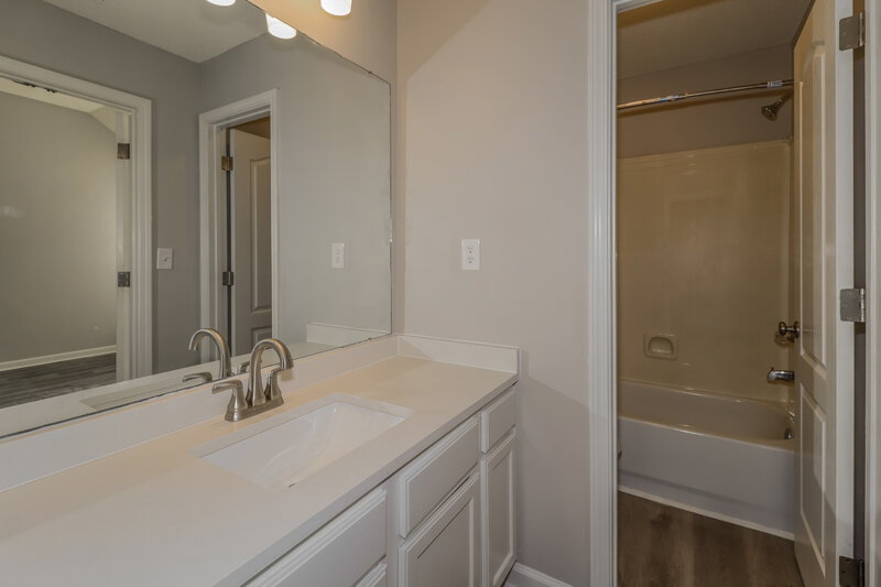 1,905/Mo, 9137 Cinderhill Cv E Cordova, TN 38016 Bathroom View