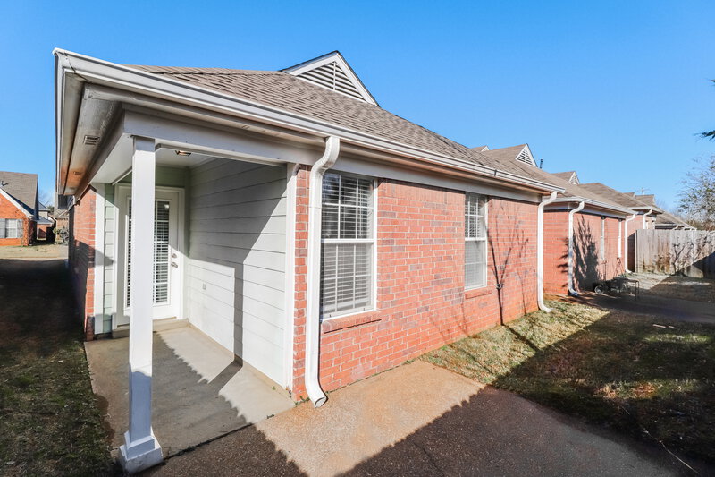 1,905/Mo, 9137 Cinderhill Cv E Cordova, TN 38016 Rear View