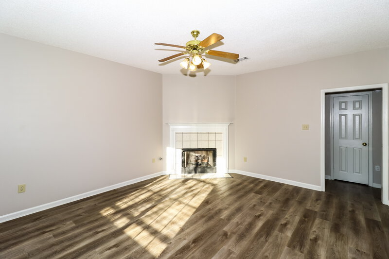 2,560/Mo, 784 Breeze Way Cordova, TN 38018 Living Room View