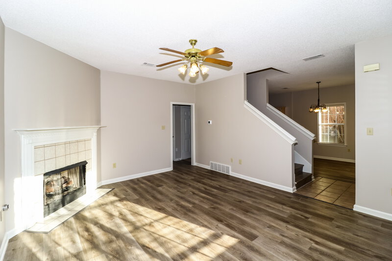 2,560/Mo, 784 Breeze Way Cordova, TN 38018 Living Room View 2