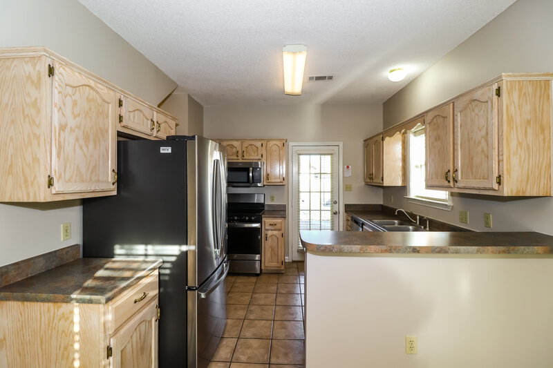 2,560/Mo, 784 Breeze Way Cordova, TN 38018 Kitchen View