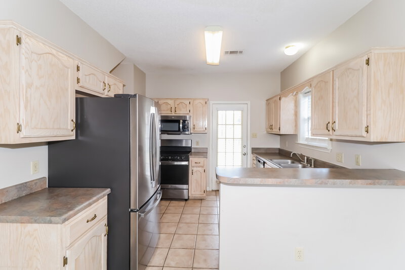 1,730/Mo, 784 Breeze Way Cordova, TN 38018 Kitchen View