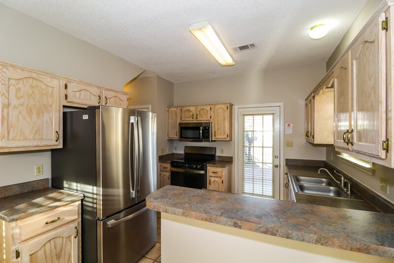2,560/Mo, 784 Breeze Way Cordova, TN 38018 Kitchen View 2