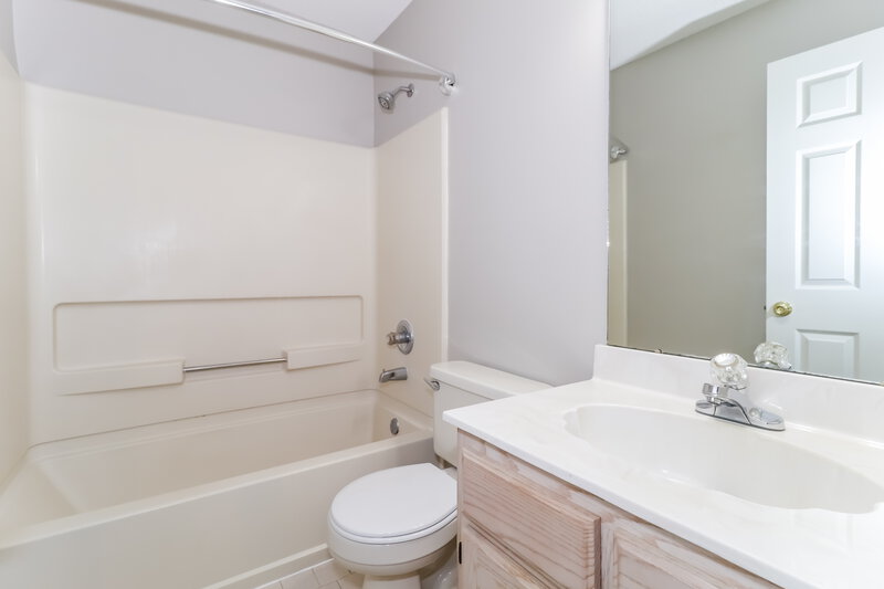1,730/Mo, 784 Breeze Way Cordova, TN 38018 Bathroom View