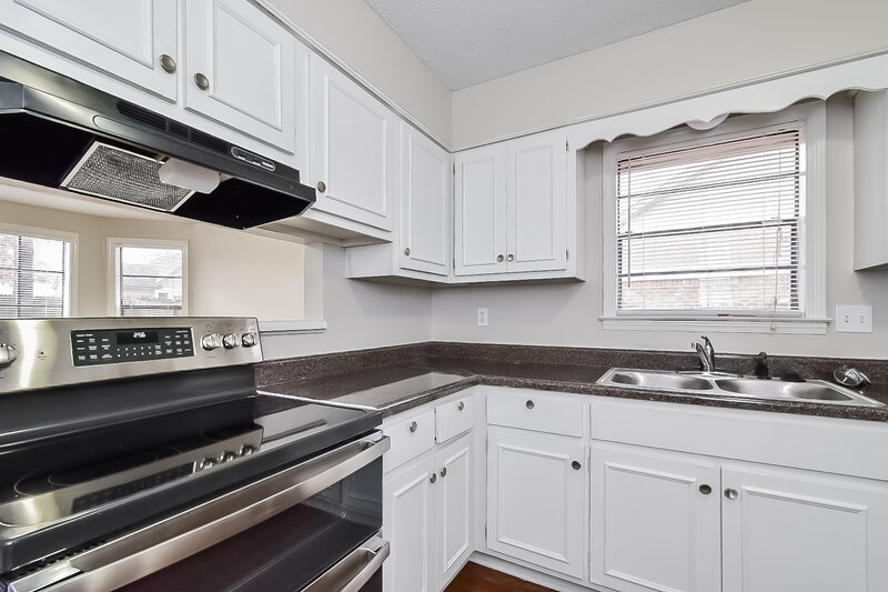 1,965/Mo, 7371 Hollorn Ln Memphis, TN 38125 Kitchen View