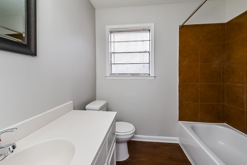 1,965/Mo, 7371 Hollorn Ln Memphis, TN 38125 Bathroom View