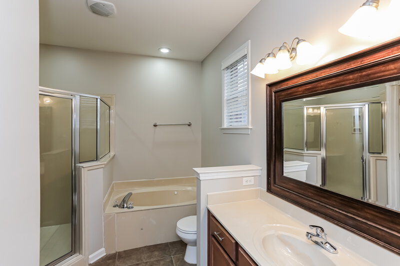 2,120/Mo, 4969 Shaws Ridge Trl Arlington, TN 38002 Main Bathroom View