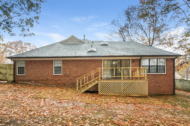 1,915/Mo, 8695 Chris Suzanne Cir Cordova, TN 38018 Rear View