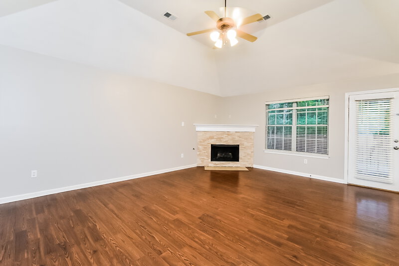 1,980/Mo, 7214 Grapetree Trl Cordova, TN 38018 Living Room View