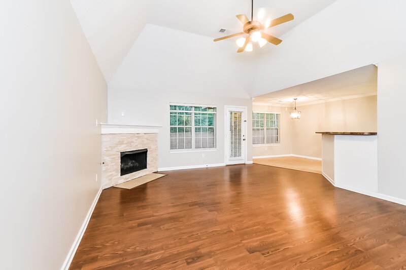 1,980/Mo, 7214 Grapetree Trl Cordova, TN 38018 Living Room View 2