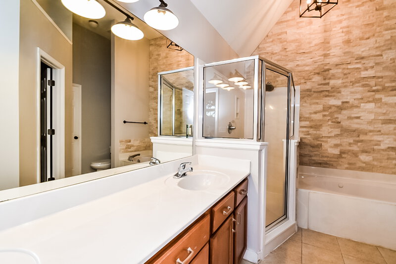 1,980/Mo, 7214 Grapetree Trl Cordova, TN 38018 Main Bathroom View